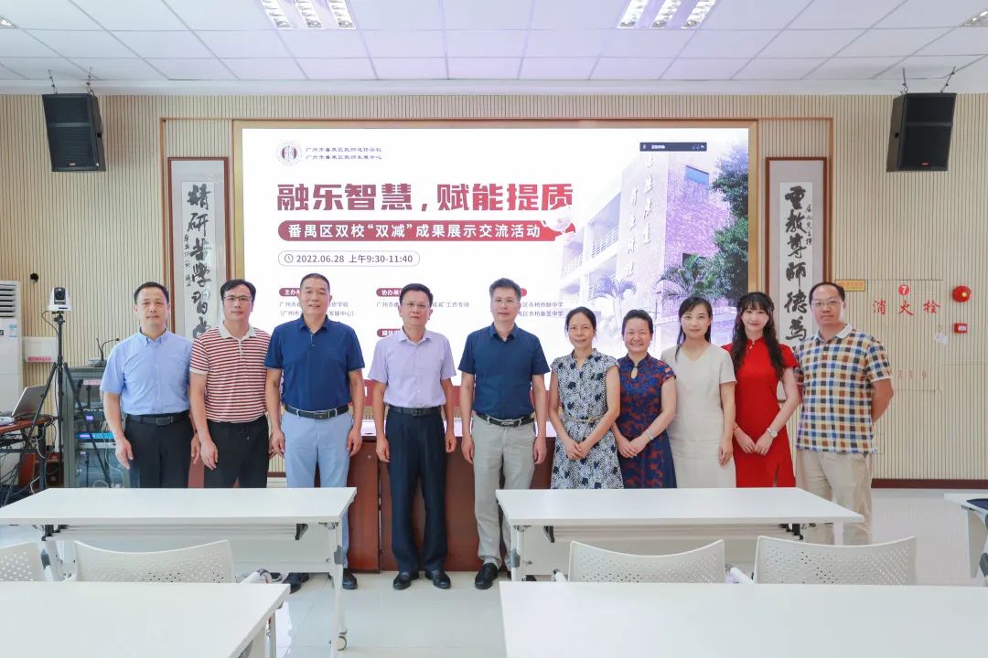 參加活動專家、領(lǐng)導代表合影.jpg