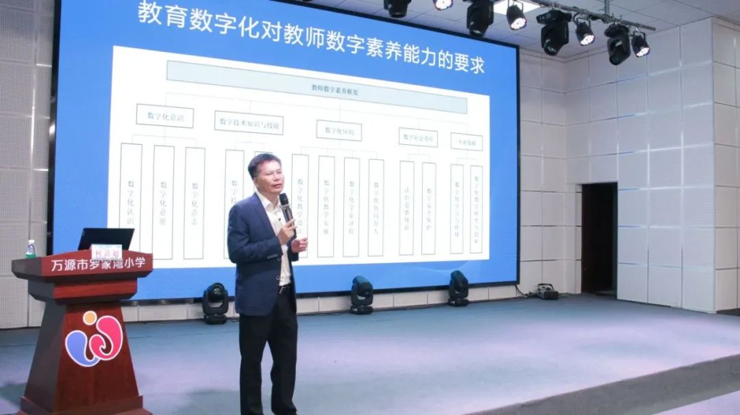 四川萬源：引進國家重點研發(fā)項目“智能化教學”創(chuàng)新示范應用試點，以數(shù)字技術(shù)助力教師成長3.jpg