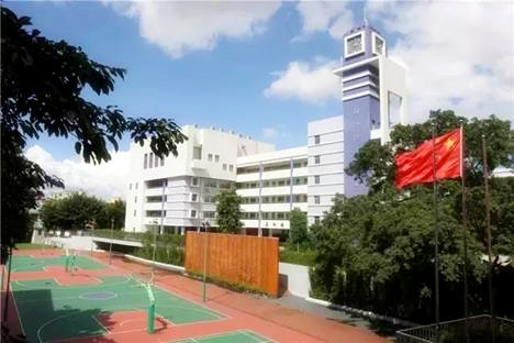帶上移動錄播去辦畢業(yè)典禮和期末表彰大會，全校2000名師生就都能看直播！