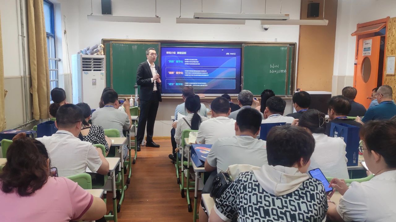 奧威亞AI賦能課堂循證，數(shù)據(jù)驅(qū)動精準教研